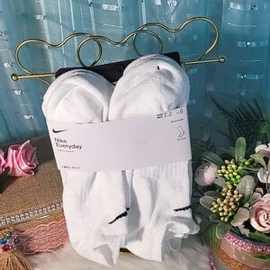 1965   NIKE everyday  Cotton Cushioned 6 Pair  nwt